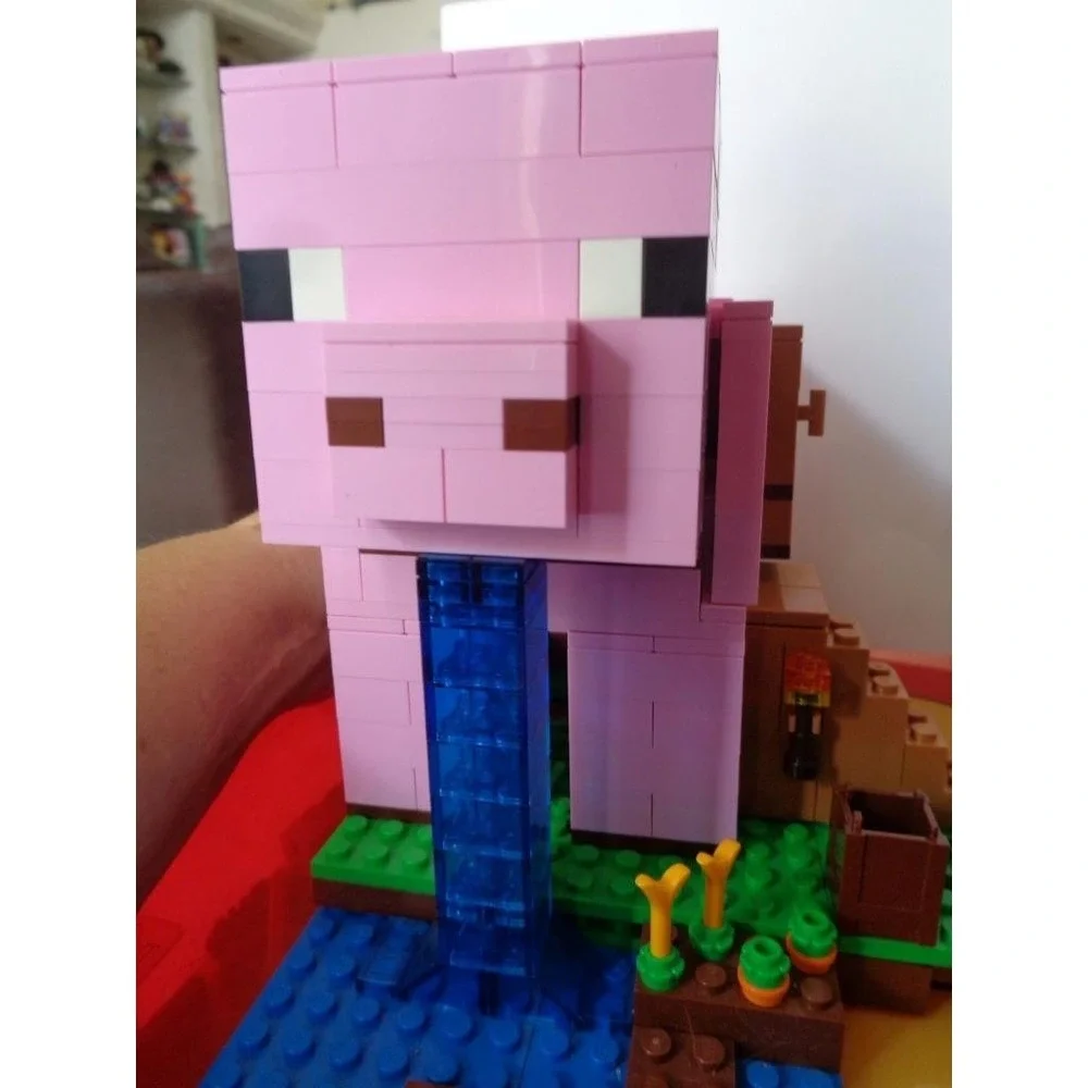 LEGO 21170 Minecraft The Pig House with Minifigures